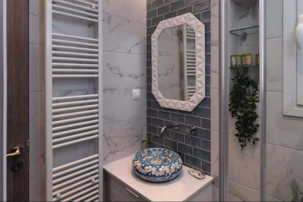 Artistic Apt In Vibrant Gazi With Large Terrace By Ghh Athen Eksteriør billede